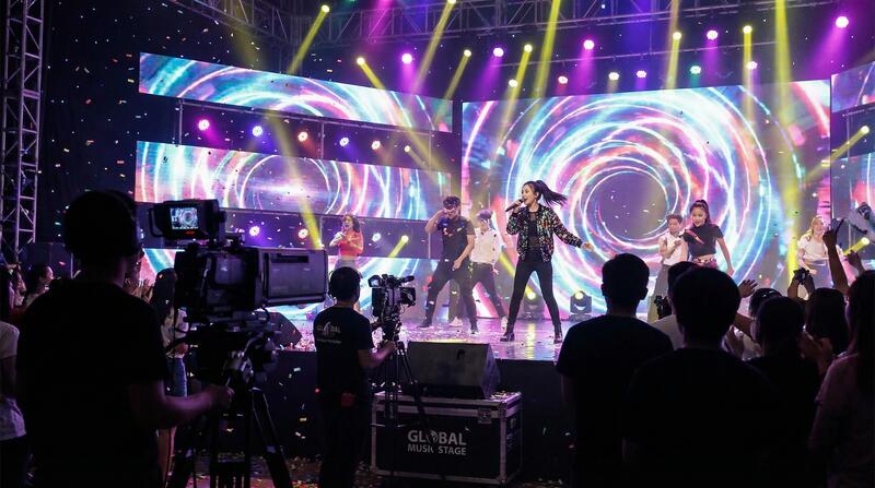 色虎MV拍摄视频：舞台灯光下的音乐梦想